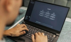 轻信AI养生建议，一男子竟主动服毒，还把自己吃成了精神病……