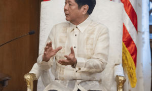 马科斯下令菲船堵门，美军突然下场，派兵强闯黄岩岛，解放军划下落弹区，严禁驶入！